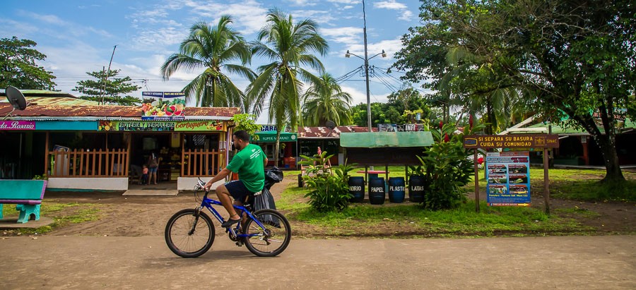 Downtown Tortuguero, Fahrradfahrer